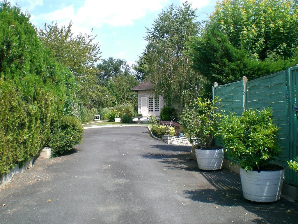 Chambres d'Hôtes Le Clos des Senteurs Malemort Exterior foto